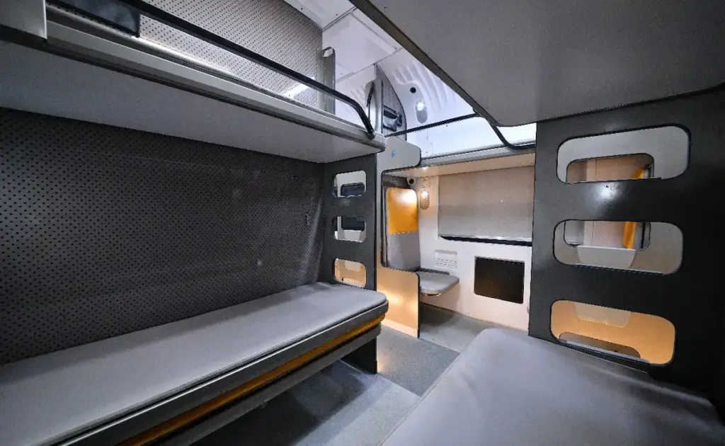 Video of Vande Bharat's sleeper coach equipped with facilities like airplane goes viral, users are shocked to see the modernity.