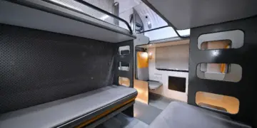 Video of Vande Bharat's sleeper coach equipped with facilities like airplane goes viral, users are shocked to see the modernity.