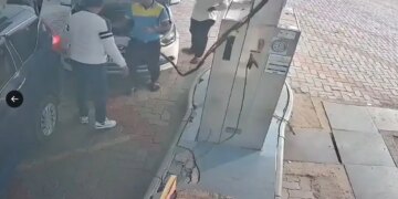 'What kind of excuses...' SDM sahab got beaten up by petrol pump owner, video of abuse went viral on social media