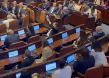 While Trump was giving a speech, two Israeli MPs raised slogans, both were thrown out.