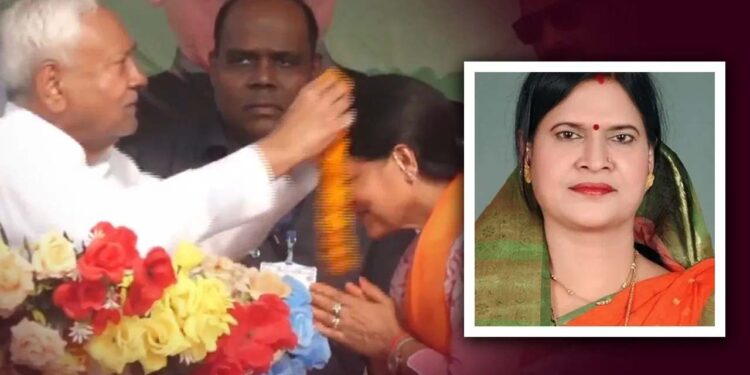Who is Rama Nishad? Nitish Kumar garlanded her during a public meeting. Who is Rama Nishad? Whom Nitish Kumar garlanded during the public meeting! , News Track in Hindi