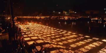 Devotthan Ekadashi: Yamuna banks of Tirtharaj illuminated with the light of lamps, 1.25 lakh lamps were lit