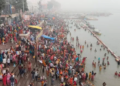 Ayodhya News: 20 lakh devotees took a dip of faith in Saryu, the process of charity continued throughout the day on Kartik Purnima after bathing.