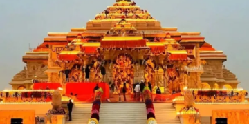 Ram temple was buzzing with devotees before the flag hoisting... the grandeur of the complex increased, one lakh visitors arriving daily