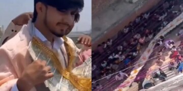 A garland of currency notes hanging from a three-storey building! Strange video went viral on social media, people said - 'Looks like Ambani's relative'