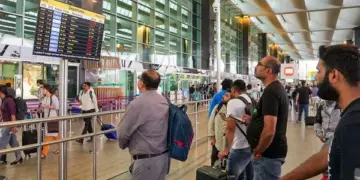 AMSS crashed at Delhi airport, hundreds of flight passengers were shocked, entire department came forward to handle the matter.