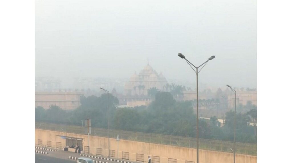 AQI gave minor relief to people in Delhi, air quality still in 'very poor' category