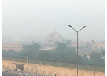AQI gave minor relief to people in Delhi, air quality still in 'very poor' category