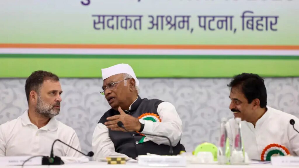 बिहार के रण में करारी शिकस्त के बाद फिर वोट चोरी का राग अलापने लगी कांग्रेस, SIR पर फोड़ा हार का ठीकरा 