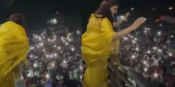 Akshara Singh became emotional in front of the public's love, the actress shared the video and wrote a heart touching post.