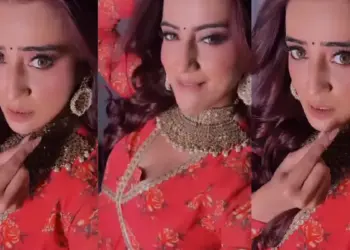 Akshara Singh served desi look in red suit with heavy earrings and black bindi, fans went crazy over the video of the actress.