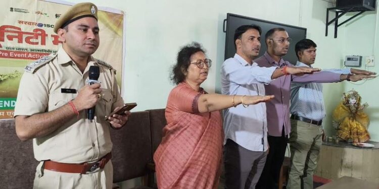 Awareness seminar organized in college under road safety campaign, students took oath on traffic rules