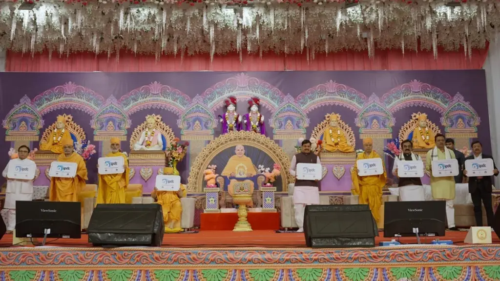 BAPS 'Jeevan Utkarsh Mahotsav' Jabalpur, Second Day: A new ray of education and culture, 'IPDC' and 'Let's become ideal' were launched from the stage of BAPS's 'Jeevan Utkarsh Mahotsav' in Sanskardhani Jabalpur.