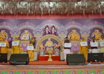 BAPS 'Jeevan Utkarsh Mahotsav' Jabalpur, Second Day: A new ray of education and culture, 'IPDC' and 'Let's become ideal' were launched from the stage of BAPS's 'Jeevan Utkarsh Mahotsav' in Sanskardhani Jabalpur.