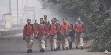 Ban on school classes started in Delhi. New phases of GRAP implemented, know whether your child's class will be closed or open.