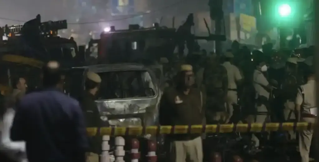 Big information came to light in Delhi blast, evidence of big IED blast found. Order issued to keep metro gate closed.