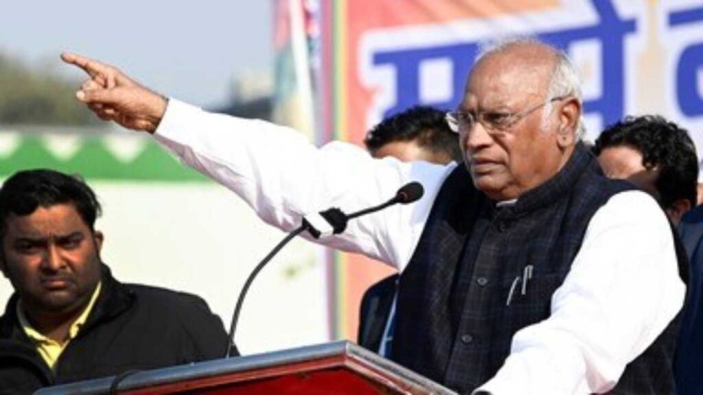 Bihar Assembly Election 2025 Congress President Mallikarjun Kharge NDA government Bihar youth NDA government never thought about employment of youth, big attack by Mallikarjun Kharge in Bihar. News Track in Hindi