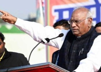 Bihar Assembly Election 2025 Congress President Mallikarjun Kharge NDA government Bihar youth NDA government never thought about employment of youth, big attack by Mallikarjun Kharge in Bihar. News Track in Hindi