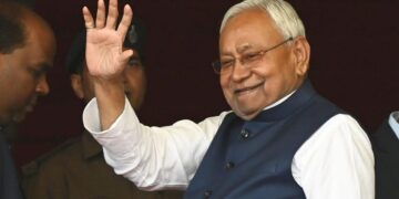Bihar Election 2025 Phase 1 Analysis Nitish Kumar Gains Edge as Women Voters and Clean Voting Turn | Nitish's fate has been decided... He got the lead due to clean voting! Amazing 'suspense' increased in Bihar after the first phase. News Track in Hindi