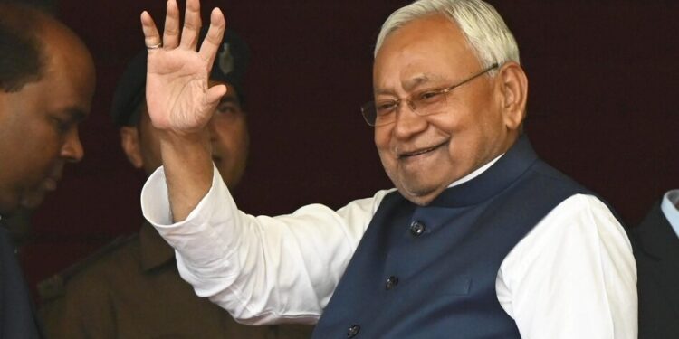 Bihar Election 2025 Phase 1 Analysis Nitish Kumar Gains Edge as Women Voters and Clean Voting Turn | Nitish's fate has been decided... He got the lead due to clean voting! Amazing 'suspense' increased in Bihar after the first phase. News Track in Hindi