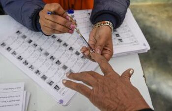 Bihar elections: Voting continues for 121 seats in the first phase, PM Modi and Priyanka Gandhi appealed to the people to vote.