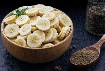 केला और काली मिर्च के सेवन से बनाएं भरपूर सेहत, हड्डियां और इम्यून सिस्टम होंगे मजबूत
