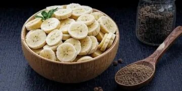 केला और काली मिर्च के सेवन से बनाएं भरपूर सेहत, हड्डियां और इम्यून सिस्टम होंगे मजबूत