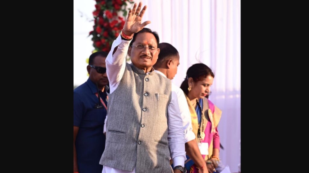 CM Vishnu Dev Sai. CM Vishnu Dev Sai News| Chhattisgarh CM Chhattisgarh News | Chhattisgarh: CM Vishnu Dev Sai inaugurated the new gate of State Hangar, now VIP movement will be easy. News Track in Hindi