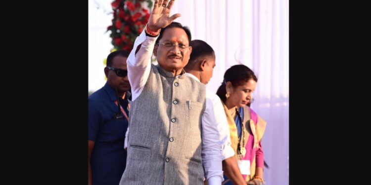 CM Vishnu Dev Sai. CM Vishnu Dev Sai News| Chhattisgarh CM Chhattisgarh News | Chhattisgarh: CM Vishnu Dev Sai inaugurated the new gate of State Hangar, now VIP movement will be easy. News Track in Hindi