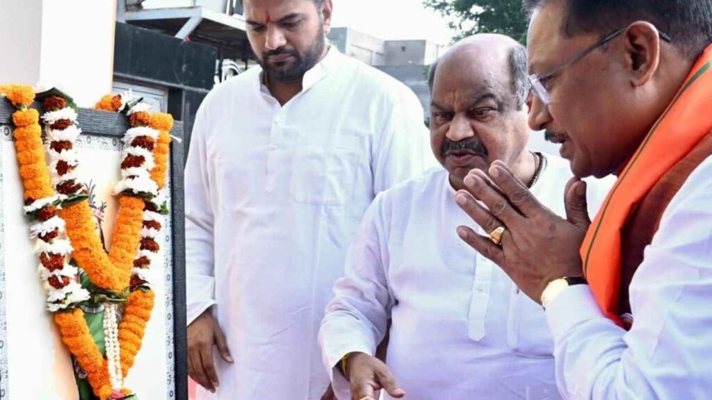 CM Vishnu Dev Sai Pays Tribute on Chhattisgarh Silver Jubilee Chhattisgarh News: CM Sai paid tribute to Mahtari on his silver jubilee year. News Track in Hindi