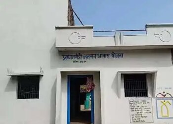 Chhattisgarh: 'Kamar' woman gets keys of permanent house from PM Modi, family rejoices with joy