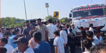 Couple becomes victim of accident due to collision with roadways bus, woman dies painfully – villagers block the highway