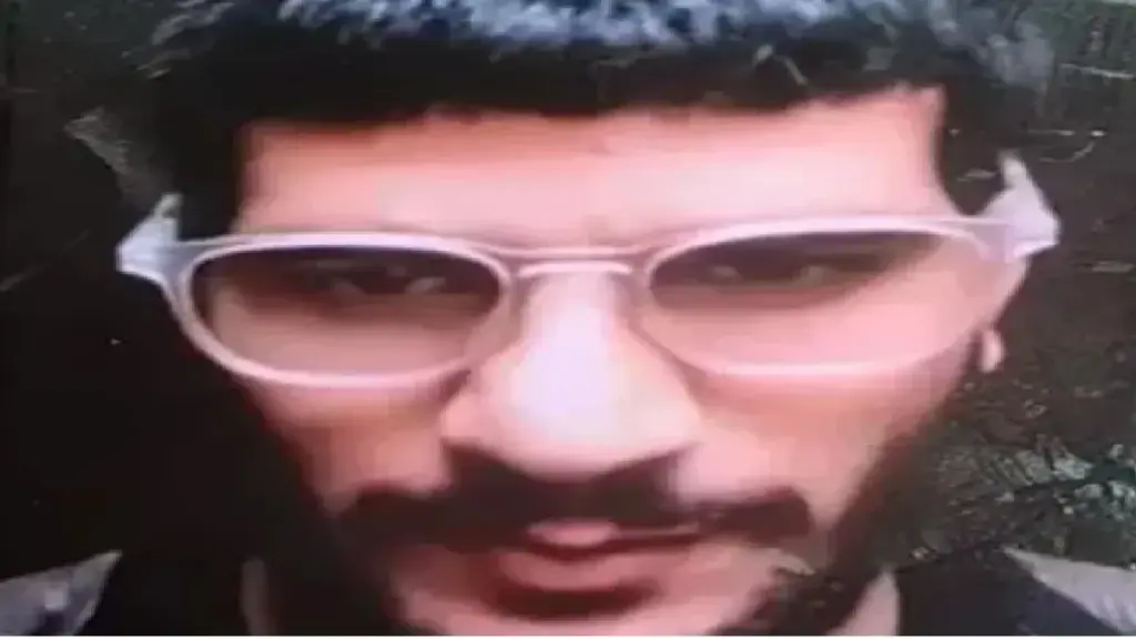 Delhi Car Blast Case: Where was the accused Dr Umar Un Nabi roaming around in Delhi before the car blast?, Watch in CCTV Video, New CCTV video shows Delhi car blast accused Dr Umar Un Nabi roaming around in Turkman Gate area