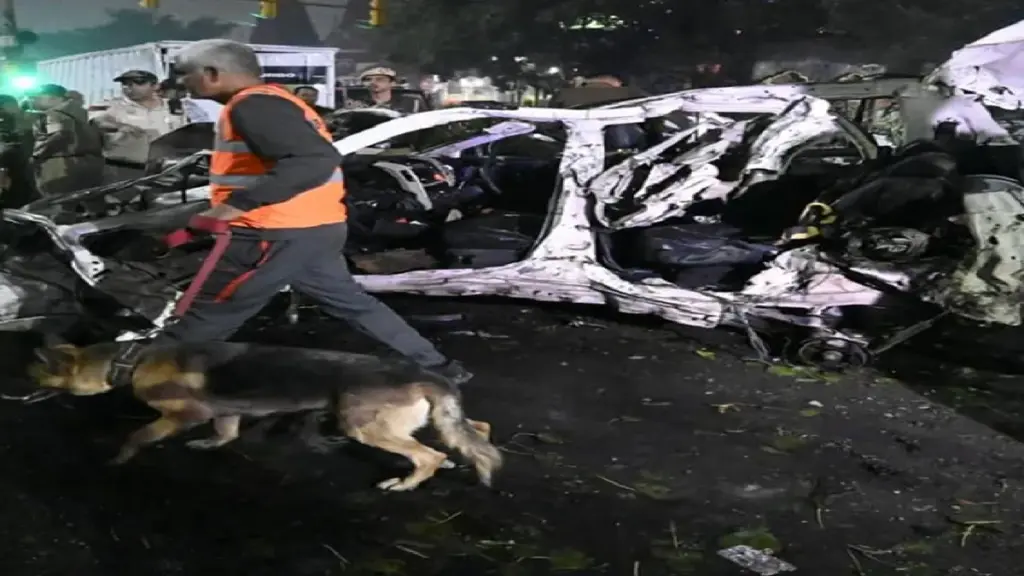 Delhi Red Fort Blast: Another doctor arrested in Delhi blast case, action of investigating agencies continues, 8 dead identified, Another doctor arrested in Kulgam in connection with the Delhi blasts; Investigating agencies continue their investigation, and eight victims identified.