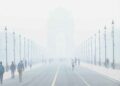 Difficult to breathe in Delhi: Toxic layer of smog spread in the morning, AQI 'very bad'
