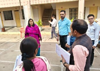 Divisional Commissioner and District Election Officer inspected SIR