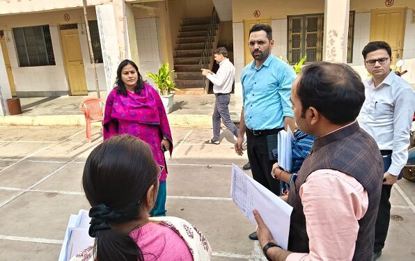 Divisional Commissioner and District Election Officer inspected SIR
