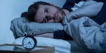 सुबह देर तक नींद खुलती है या रात में नींद नहीं आती? जानिए इसके पीछे का साइंस और शरीर की बॉडी क्लॉक का रहस्य