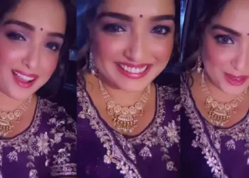 Fans fell in love with the beauty of Amrapali Dubey, the actress created a stir in blue color saree.