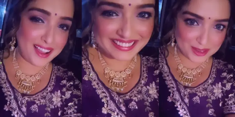 Fans fell in love with the beauty of Amrapali Dubey, the actress created a stir in blue color saree.