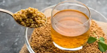 मेथी पानी से स्किन बनेगी ग्लास जैसी! पिंपल्स, डार्क स्पॉट्स और डलनेस को करता है दूर, जानें सही तरीका और फायदे​​​​​​​