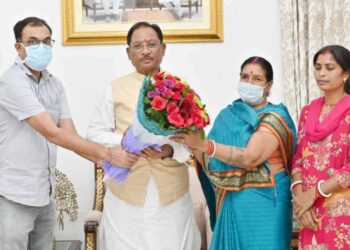 Ganeshram Yadav's Kidney Transplant Successful Under CM Health Assistance Scheme in Chhattisgarh | Ganeshram's kidney transplant was successful with government help, the family met the Chief Minister and expressed gratitude. News Track in Hindi