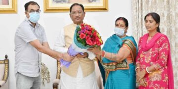 Ganeshram Yadav's Kidney Transplant Successful Under CM Health Assistance Scheme in Chhattisgarh | Ganeshram's kidney transplant was successful with government help, the family met the Chief Minister and expressed gratitude. News Track in Hindi