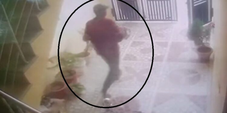 Gas cylinder stolen in broad daylight from the house of a female constable of police headquarters in Jaipur.