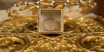 Gold Silver Price Today: एक दिन की तेजी के बाद फिर टूटी चमक, जानें आज 10 ग्राम सोने और चांदी का ताजा रेट