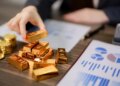 Gold Warning: डिजिटल सोना खरीदने वालों के लिए बड़ा अलर्ट! SEBI ने दी चेतावनी, जानें क्या है पूरा मामला