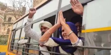 सिख तीर्थयात्रियों का जत्था पाकिस्तान रवाना, प्रकाश पर्व में होंगे शामिल