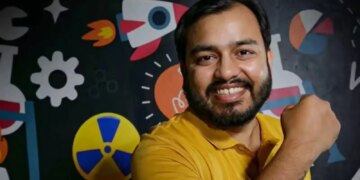 घर बिका, मुश्किलें आईं, लेकिन पढ़ाने का जुनून नहीं रुका, जाने Physics Wallah के अलख पांडे कैसे बने&nbsp;14000 करोड़ के मालिक