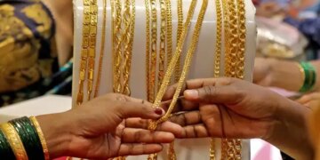 सोने-चांदी के भाव में भारी गिरावट! गोल्ड ₹12000 और सिल्वर ₹20000 तक टूटी &ndash; जानें कब तक रहेगा डाउनट्रेंड का असर