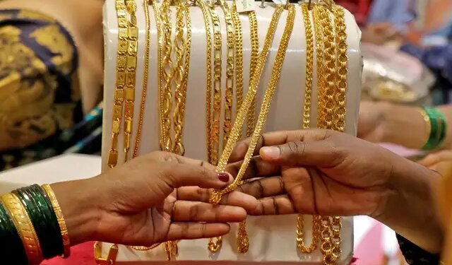 सोने-चांदी के भाव में भारी गिरावट! गोल्ड ₹12000 और सिल्वर ₹20000 तक टूटी &ndash; जानें कब तक रहेगा डाउनट्रेंड का असर